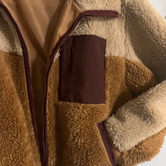 Fluffy warm jacket! American Eagle! 🦅 🧥💕 - Picture 2 of 7